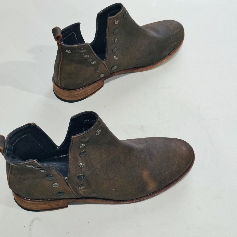 Musse & Cloud Men's Olive Brown Chukka Boots with Stud Details Size 10